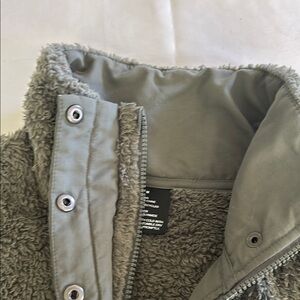 Vuori Charcoal Teddy Jacket